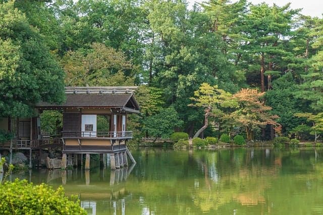 川や海にまつわる日本の伝説と神話
